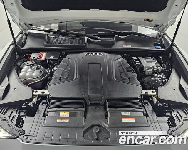 Audi Q8 2023 — photo 6