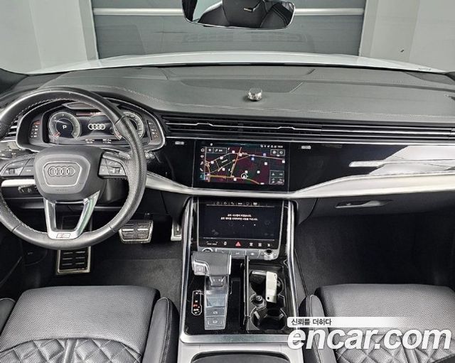 Audi Q8 2023 — photo 8