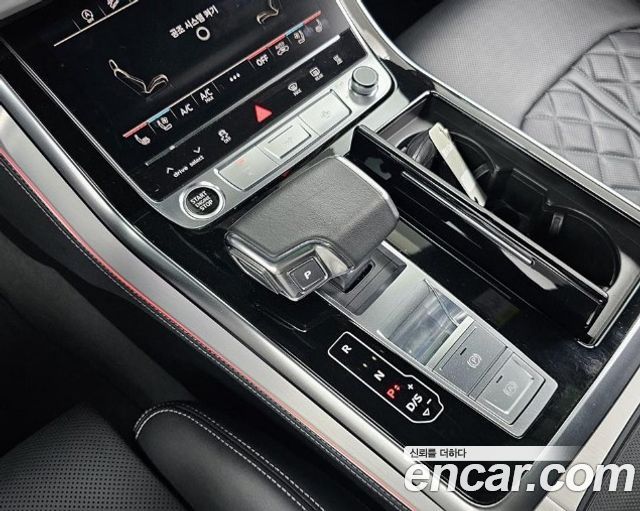 Audi Q8 2023 — photo 9