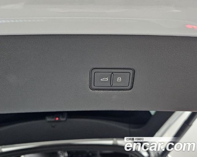 Audi Q8 2023 — photo 20