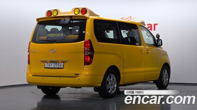 Hyundai Starex 2021 — photo 2
