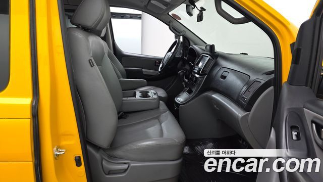 Hyundai Starex 2021 — photo 16