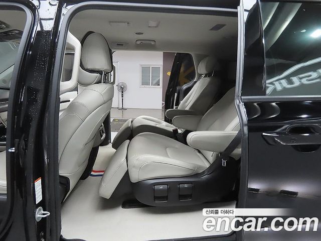 Kia Canival 2021 — photo 10