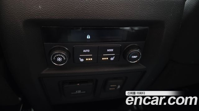 Chevrolet Korea Traverse 2021 — photo 18
