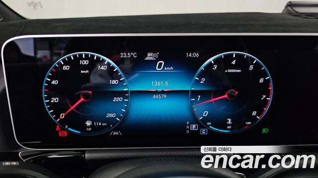 Mercedes-Benz GLA-Class 2020 — photo 11