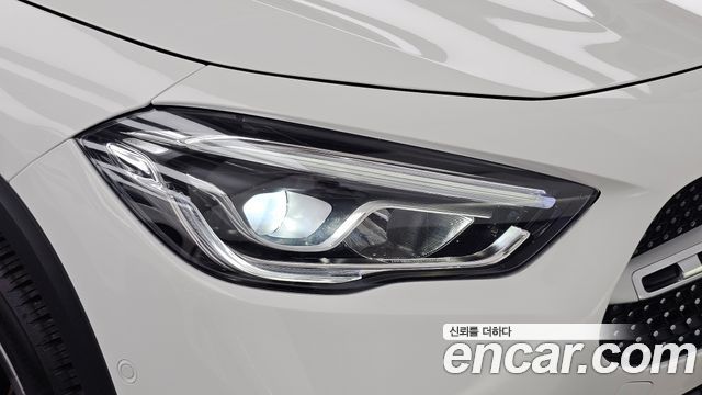 Mercedes-Benz GLA-Class 2020 — photo 8