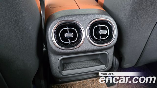 Mercedes-Benz GLC-Class 2023 — photo 32