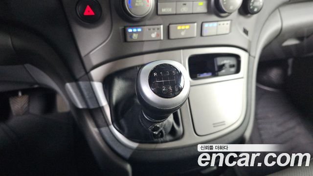 Hyundai Starex 2015 — photo 9