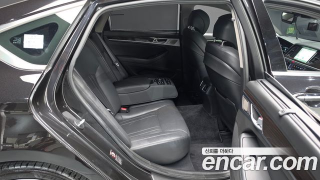 Genesis G80 2018 — photo 17