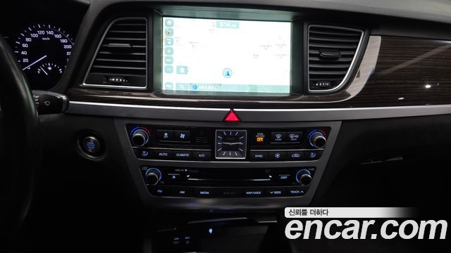 Genesis G80 2018 — photo 19