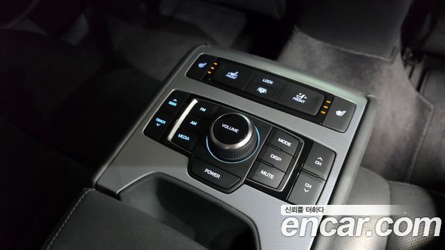 Genesis G80 2018 — photo 24