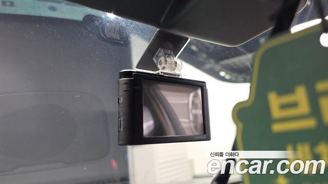 Genesis G80 2018 — photo 31