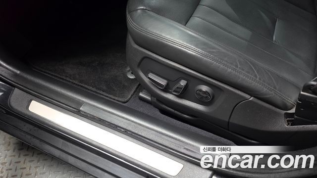 Genesis G80 2018 — photo 32