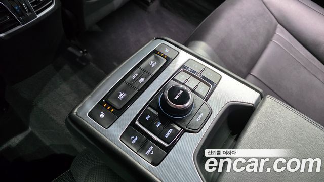 Genesis G80 2018 — photo 25