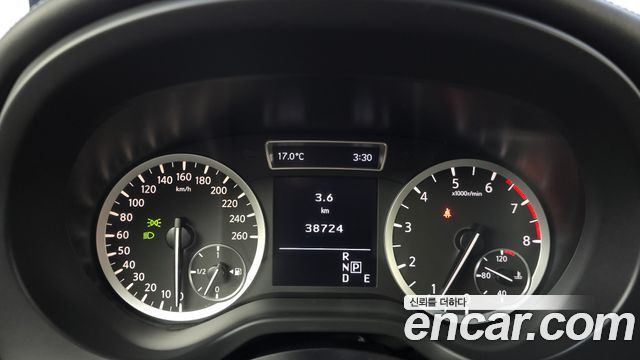 Infiniti Q30 2017 — photo 8