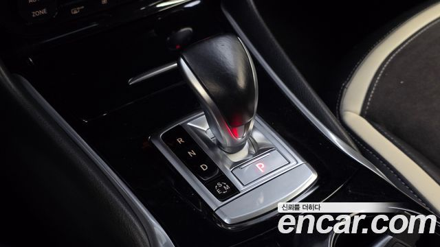 Infiniti Q30 2017 — photo 9