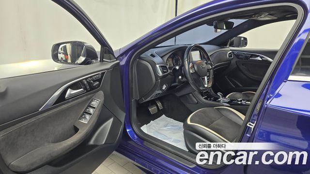 Infiniti Q30 2017 — photo 10