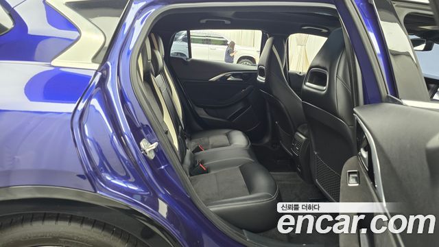 Infiniti Q30 2017 — photo 12