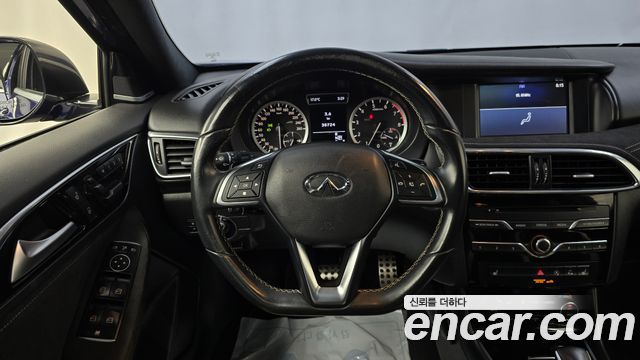 Infiniti Q30 2017 — photo 13