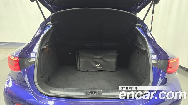 Infiniti Q30 2017 — photo 20