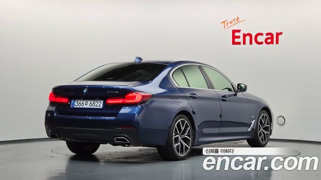 BMW 5-Series 2021 — photo 2