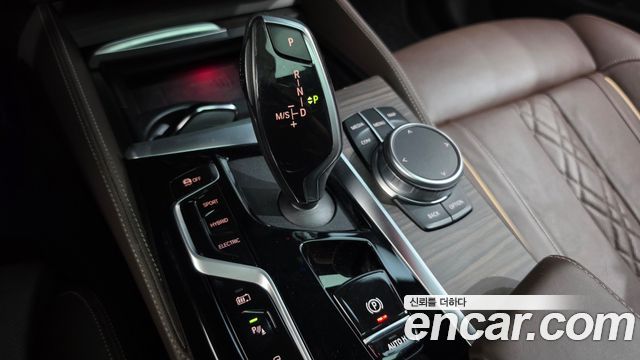 BMW 5-Series 2021 — photo 12