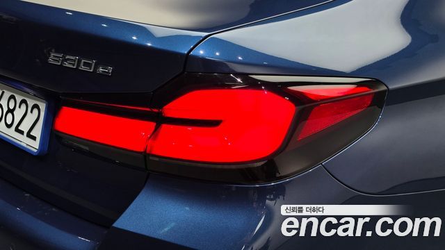 BMW 5-Series 2021 — photo 9