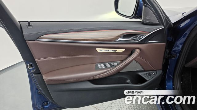 BMW 5-Series 2021 — photo 14