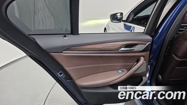 BMW 5-Series 2021 — photo 15