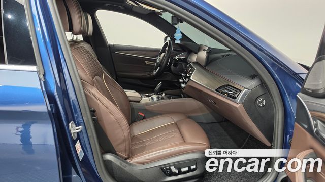 BMW 5-Series 2021 — photo 16