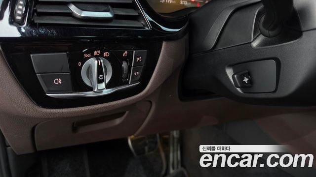 BMW 5-Series 2021 — photo 27