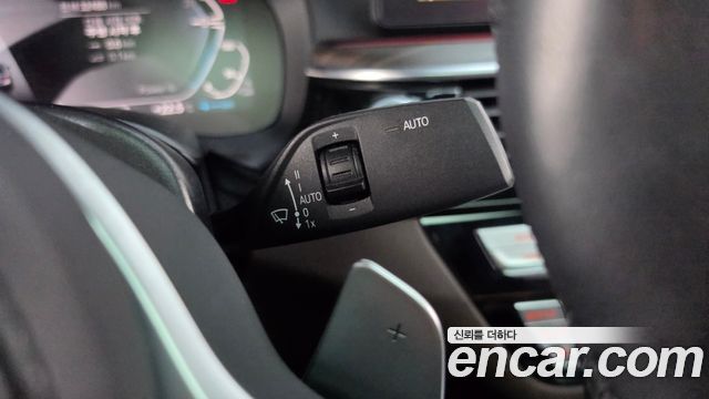 BMW 5-Series 2021 — photo 28