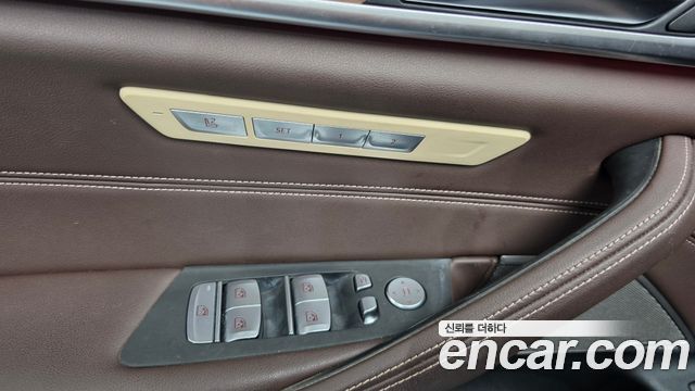 BMW 5-Series 2021 — photo 29