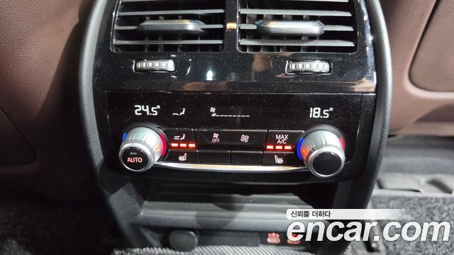 BMW 5-Series 2021 — photo 31