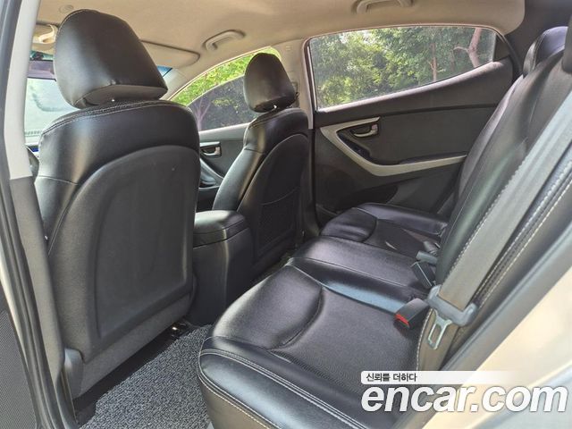 Hyundai AVANTE 2011 — photo 10
