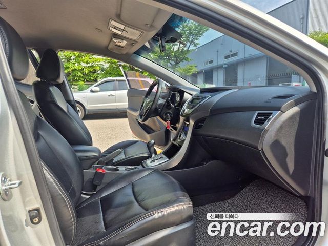 Hyundai AVANTE 2011 — photo 11