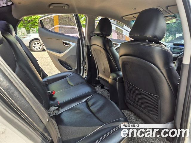 Hyundai AVANTE 2011 — photo 12