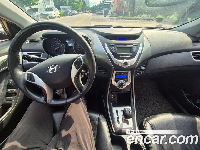 Hyundai AVANTE 2011 — photo 13