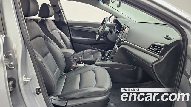 Hyundai AVANTE 2020 — photo 11