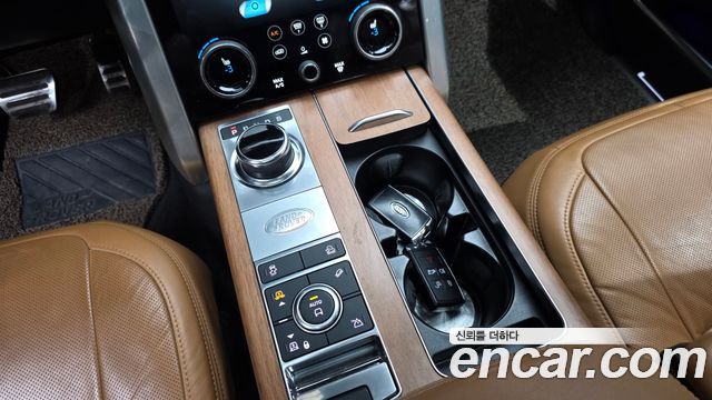 Land Rover Range Rover 2019 — photo 12