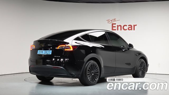 Tesla Model Y 2022 — photo 2