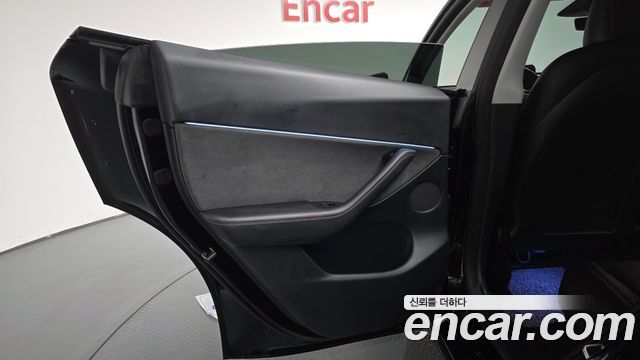 Tesla Model Y 2022 — photo 15