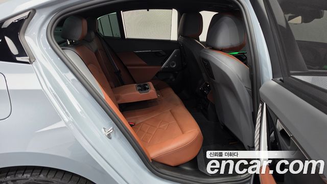 BMW 5-Series 2026 — photo 17