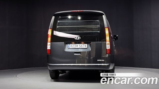 Hyundai Staria 2025 — photo 4