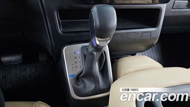 Hyundai Staria 2025 — photo 12