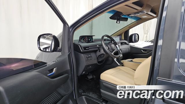 Hyundai Staria 2025 — photo 13