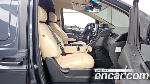 Hyundai Staria 2025 — photo 17