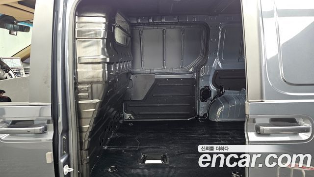 Hyundai Staria 2025 — photo 18