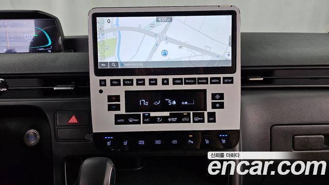 Hyundai Staria 2025 — photo 22