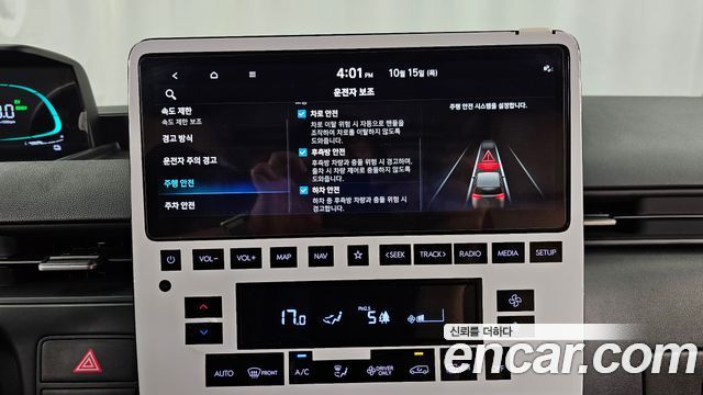 Hyundai Staria 2025 — photo 24